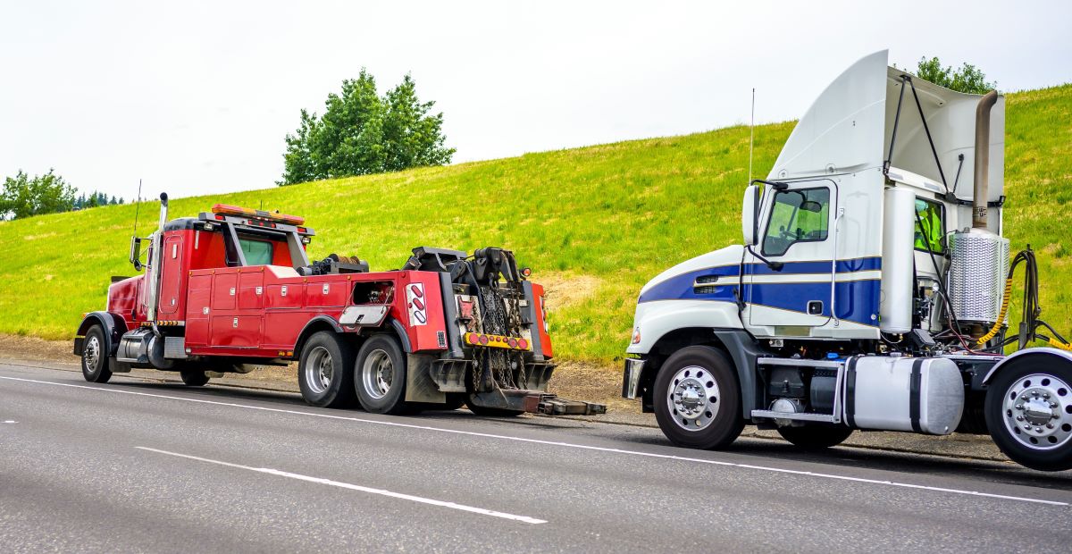 https://www.piaseckitowingservice.com/wp-content/uploads/2023/10/Semi-Truck-Towing-Toledo-Ohio.jpg